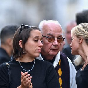 Ninon Ardisson, Manon Ardisson, Audrey Crespo-Mara assistant aux funérailles de Thierry Ardisson à l'église Saint Roch à Paris, France, le 17 juillet 2025. Photo par Franck Castel/ABACAPRESS.COM