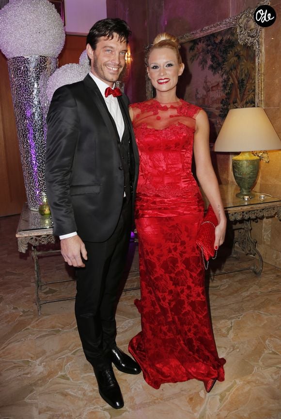 Elodie Gossuin et son mari Bertrand Lacherie lors de la 38ème édition de la cérémonie des Best au Salon Hoche à Paris le 15 décembre 2014.

Marc Ausset Lacroix / Bestimage