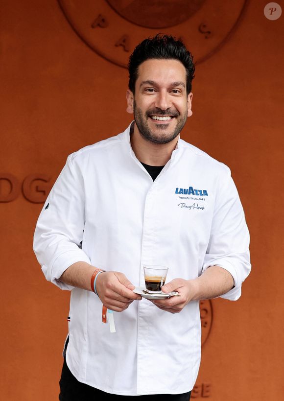 Il l'a vendu au chef italien Denny Imbroisi.

Denny Imbroisi au village lors des Internationaux de France de tennis de Roland Garros 2024, à Paris, France, le 1er juin 2024. © Jacovides-Moreau/Bestimage
