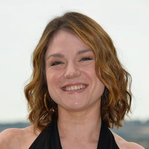 De son côté, Brigitte avoue traverser des moments compliqués avec des « hauts et des bas », et lutter contre la tentation de s'isoler face au chagrin.

Emilie Dequenne - 10e festival du Film Francophone d'Angoulême à Angoulême, France, le 22 août 2017. © Coadic Guirec/Bestimage