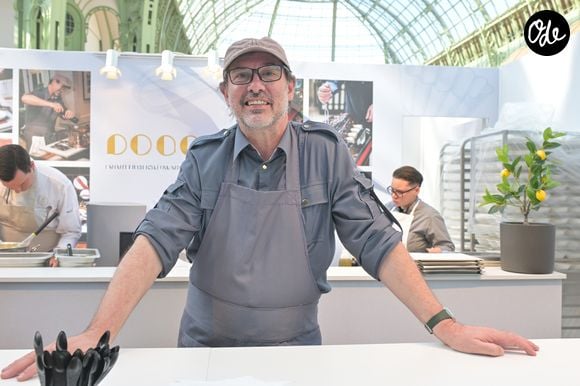 "Deux fois très très bien. Et quand je dis ruiné, c’est non seulement qu’on n’a plus d’argent, mais qu’on en doit", précise-t-il. 

Paul Pairet lors de l'inauguration de la 11ème édition du festival gastronomique "Taste" au Grand Palais à Paris le 21 mai 2026. © Alexandre Fay/PixPlanete/Bestimage