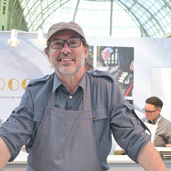 "Deux fois très très bien. Et quand je dis ruiné, c’est non seulement qu’on n’a plus d’argent, mais qu’on en doit", précise-t-il. 

Paul Pairet lors de l'inauguration de la 11ème édition du festival gastronomique "Taste" au Grand Palais à Paris le 21 mai 2026. © Alexandre Fay/PixPlanete/Bestimage