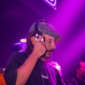 Bob Sinclar aux platines lors de la soirée B-BOY ISH au Pavillon Tilsitt à Paris, le 10 décembre 2025.
© Florian Lavielle / Bestimage