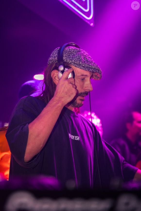 Bob Sinclar aux platines lors de la soirée B-BOY ISH au Pavillon Tilsitt à Paris, le 10 décembre 2025.
© Florian Lavielle / Bestimage