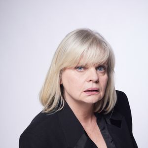 Elle est revenue sur un sujet très douloureux : la perte de ses deux parents. 

Exclusif - Isabelle Nanty - Studio - Enregistrement de l'émission "La Fine Equipe : Le retour!" à Paris, diffusée le 14 janvier sur France 2. Le 3 novembre 2022
© Cyril Moreau-Tiziano Da Silva / Bestimage