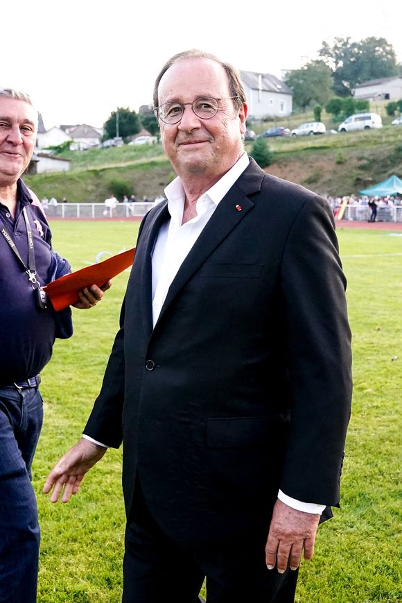 Le président François Hollande lors du match amical entre Brive et le Stade Français le 13 août 2021 à Tulle, France. Photo de Hugo Pfeiffer/Icon Sport/ABACAPRESS.COM