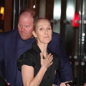 Paris, FRANCE - La chanteuse Céline Dion, fatiguée, rentre à son hôtel à 1h30 du matin après une longue répétition pour les Jeux Olympiques de 2024 à Paris.



Sur la photo : Celine Dion