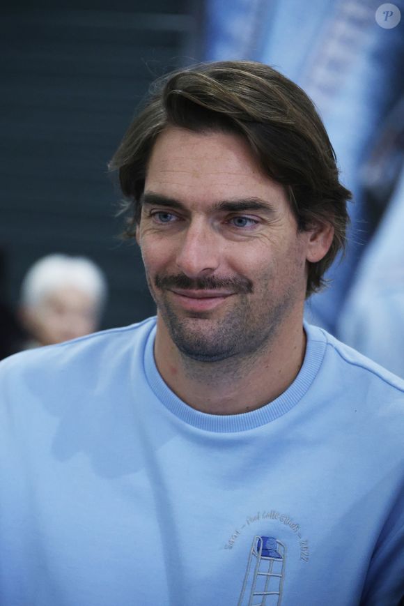 Camille Lacourt en dédicace à Neuilly-Sur-Seine le 9 novembre 2024.