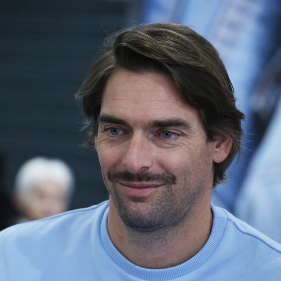 Camille Lacourt en dédicace à Neuilly-Sur-Seine le 9 novembre 2024.