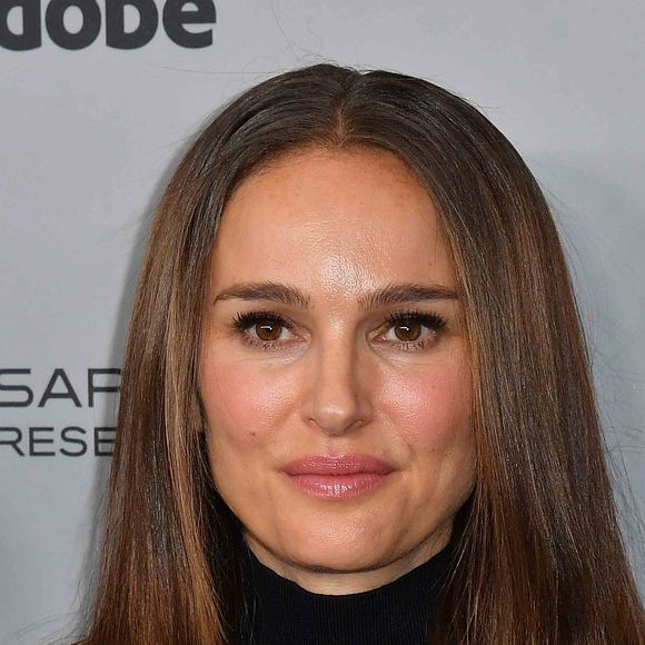 Elle a écrit en légende : "Plus que quelques jours avant de te rencontrer."

Natalie Portman assiste à la première du film The Gallerist lors du Festival du film de Sundance 2026, au Eccles Center Theater, à Park City, dans l'Utah (États-Unis), le 24 janvier 2026.