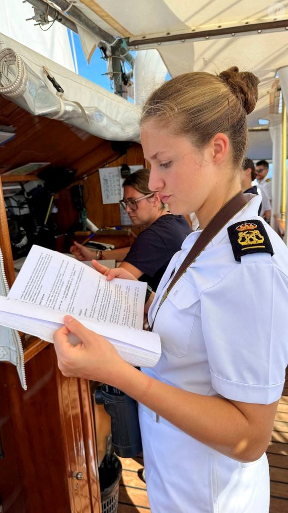 La princesse Leonor à bord du navire-école "Juan Sebastián Elcano" lors de sa traversée de l'Équateur, le 14 avril 2025. © Casa de SM El Rey / Bestimage