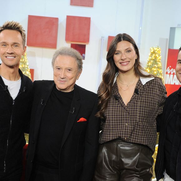 Exclusif - Cyril Féraud, Michel Drucker, Camille Cerf (Miss France 2015) et Laurent Luyat - Enregistrement de l'émission "Vivement dimanche" au studio Rive Gauche, presentée par M. Drucker le 19 novembre 2025, avec une diffusion sur France 3. © Guillaume Gaffiot / Bestimage