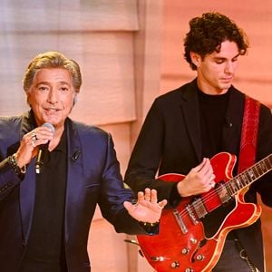 Exclusif - Frédéric François et son petit-fils Matéo lors de l'enregistrement de l'émission Vivement dimanche présentée par M.Drucker aux studios Rive Gauche, à Paris, France, le 1er octobre 2025. Diffusion sur France 3 le 9 novembre 2025. © Guillaume Gaffiot/Bestimage