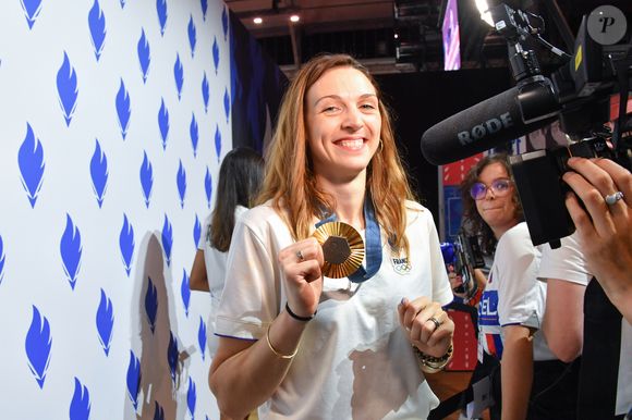 Manon Apithy-Brunet médaille d'or en escrime  - Célébration de la médaille d'or et d'argent en escrime devant les supporters au Club France porte de la Villette lors des Jeux Olympiques (JO) de Paris 2024 le 30 juillet 2024. (PixPlanete / Bestimage).