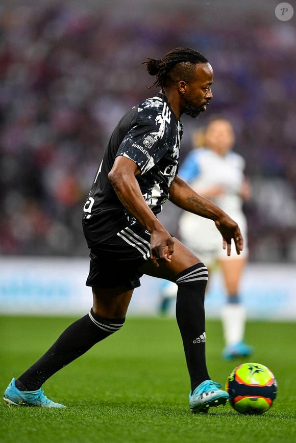 Cet ancien joueur de l'Equipe de France a failli perdre une jambe

Sydney Govou lors du match de football caritatif  "Le match des héros UNICEF" entre l'OL Légendes et la team Unicef en faveur de l'association Aide Médicale & Caritative France-Ukraine (AMC France-Ukraine) au Groupama Stadium à Lyon, France, le 10 mai 2022. Victoire de Lyon 1 à 0, but de Sonny Anderson. La somme de 482 490€ a été récoltée pour les enfants d'Ukraine. © Pierre Perusseau/Bestimage