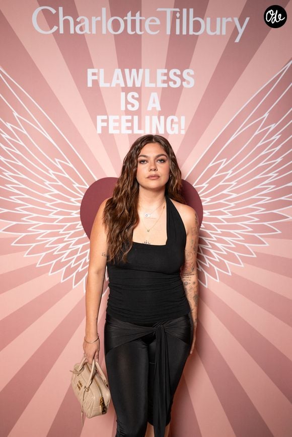 C'est ce qu'elle a confié lors de son passage dans le Grand Portrait sur France Inter le 23 septembre 2026.
Louane Emera au photocall du dîner intimiste organisé par Charlotte Tilbury dans le cadre de l'événement AFF à Paris, France, le 15 septembre 2026. © Pierrick Rocher/BFA.com/Backgrid/Bestimage