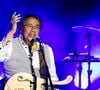 On découvre également ses guitares, les persiennes qui diffusent une lumière très cosy dans l'intérieur, ses titres de Victoires de la musique, des maquettes de bateaux et ses disques d'or.

Exclusif - Laurent Voulzy - Laurent Voulzy en concert sur la scène du théâtre de Verdure lors du 41ème Festival de Ramatuelle, le 9 août 2025. 
© Cyril Bruneau / Bestimage