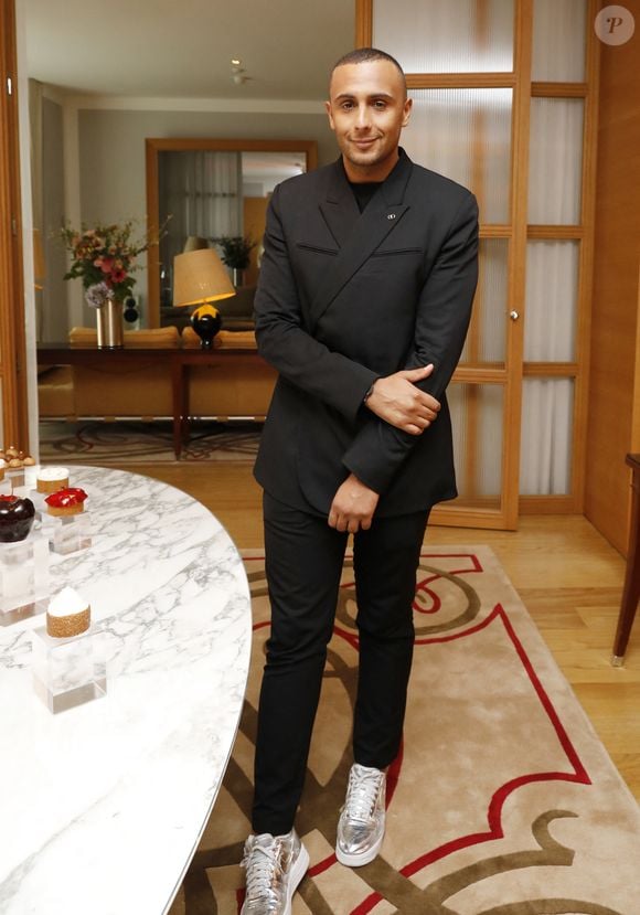 Exclusif - Yazid Ichemrahen - Le Royal Monceau - Raffles Paris confie les rênes de sa pâtisserie à Y.Ichemrahen, globe-trotter formé auprès des plus grands noms de la profession et Champion du Monde de Pâtisserie "Desserts Glacés"

Paris le 28 mai 2024.