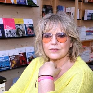 Et au fil de sa carrière, à chaque fois qu'elle a été malade, elle n'a pas suivi les recommandations des médecins.

Laurence Boccolini - Festival du Livre de Paris 2025 au Grand Palais à Paris le 12 avril 2025.
© Cédric Perrin / Bestimage