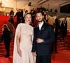 L'acteur Pierre Niney a fait une apparition remarquée et très complice au bras de sa compagne Natasha Andrews.

Pierre Niney et sa compagne Natasha Andrews - Descente des marches du film "Histoires parallèles" lors du 79ème Festival International du Film de Cannes, le 14 mai 2026. 

© Jacovides-Moreau / Bestimage