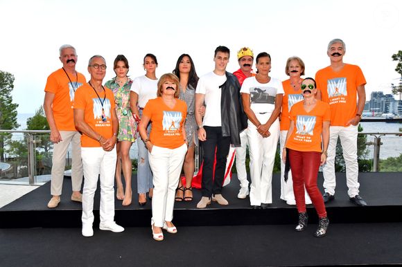 Stéphanie de Monaco souhaite que ses petits-enfants deviennent la meilleure version d'eux-mêmes.

Camille Gottlieb, Pauline Ducruet, Marie et Louis Ducruet et la princesse Stéphanie avec l'équipe de l'association durant la traditionnelle soirée d'été de Fight Aids Monaco au Sporting Club de Monaco, le 23 juillet 2022. © Bruno Bebert/Bestimage
