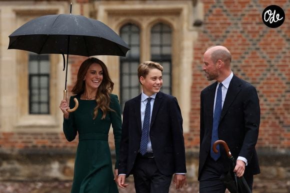 Le prince George de Galles, fait sa rentrée au collège d'Eton entouré de ses parents, le prince William, prince de Galles, et Catherine (Kate) Middleton, princesse de Galles, le 8 septembre 2026.  © PA Wire/PA Images / Bestimage
