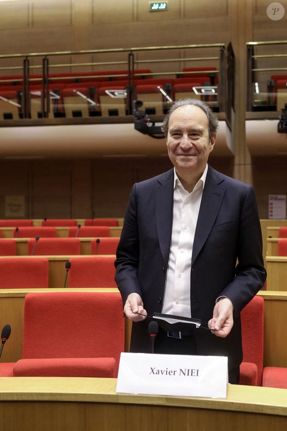 Xavier Niel, fondateur du groupe de télécommunications français Illiad, lors d'une audition devant une commission d'enquête parlementaire sur la concentration des médias, au Sénat, Paris, France, le 18 février 2022. © Stéphane Lemouton/Bestimage