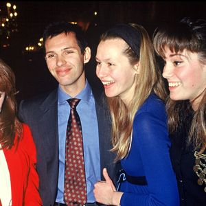 Archives - Elodie Constantin, Paul Belmondo et Luana le soir de la représentation de la pièce "Trilogie de Pagnol" au théâtre des Variétés en 1992 à Paris  BERTRAND RINDOFF PETROFF / BESTIMAGE