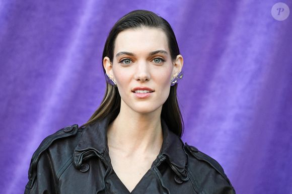 Charlotte Cardin assiste au défilé Acne Studios Womenswear Automne/Hiver 2025-2026 dans le cadre de la Fashion Week de Paris à l'Observatoire de Paris à Paris, France, le 05 mars 2025. Photo par Aurore Marechal/ABACAPRESS.COM