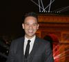 Mohamed Bouhafsi en backstage de l’émission "La grande soirée du 31 décembre de Paris" diffusée sur France 2 sur les Champs-Elysées à Paris, France, le 31 décembre 2024.  © Clovis-Tribeca/Bestimage