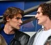 Issus d'un milieu familial plutôt pudique, ils ont trouvé dans l'humour un moyen idéal pour s'exprimer.

Paul de Saint-Sernin et son frère Guillaume - Célébrités dans les tribunes du match de football de Ligue 1 McDonald's opposant le RC Lens au Paris Saint-Germain (PSG) (0-2) au Parc des Princes à Paris le 14 septembre 2025. © Christian Liewig/Bestimage