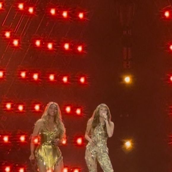 Paris, FRANCE Miley Cyrus monte sur scène et rejoint Beyoncé lors de son spectacle Cowboy Carter Tour à Paris. (Backgrid USA / Bestimage).