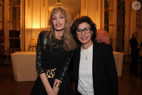 Arielle Dombasle et Rachida Dati, ministre de la Culture - Arielle Dombasle est élevée au rang d'Officière de l'ordre des Arts et Lettres au Ministère de la Culture à Paris le 08 Décembre 2025.

© Philippe Baldini / Bestimage
