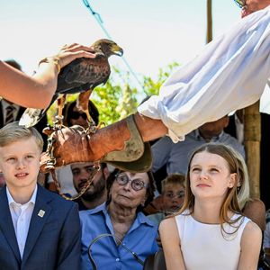 Le prince Albert II de Monaco, la princesse Charlène de Monaco, le prince Jacques de Monaco, marquis des Baux et la princesse Gabriella de Monaco lors de leur visite officielle aux Baux-de-Provence, France, le 5 septembre 2026. © Bruno Bebert/Bestimage