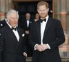 Une réconciliation entre le prince Harry et le roi Charles III est-elle possible ? C’est en tout cas ce que laisse présager une réunion qui n’a pas manqué de faire couler beaucoup d’encre dans la presse britannique.
Le prince Charles, prince de Galles, le prince Harry, duc de Sussex, à la première de la série Netflix "Our Planet" au Musée d'Histoires Naturelles à Londres. (Backgrid UK/ Bestimage).