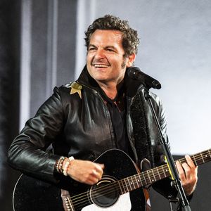 Matthieu Chedid a donné un concert inédit et unique, en acoustique au Théâtre de Verdure lors de l'ouverture de la 41ème édition du Festival de Ramatuelle. 

Exclusif - M (Matthieu Chedid) en concert inédit et unique, en acoustique au Théâtre de Verdure lors de l'ouverture de la 41ème édition du Festival de Ramatuelle © Cyril Bruneau / Festival de Ramatuelle / Bestimage