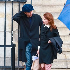 Le chanteur Raphaël (Raphaël Haroche) et sa compagne Mélanie Thierry - Obsèques du photographe allemand Peter Lindbergh en l’église Saint-Sulpice à Paris le 24 septembre 2019.