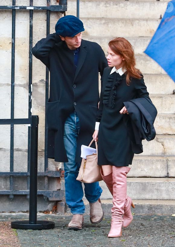 Le chanteur Raphaël (Raphaël Haroche) et sa compagne Mélanie Thierry - Obsèques du photographe allemand Peter Lindbergh en l’église Saint-Sulpice à Paris le 24 septembre 2019.