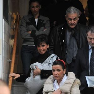 Rachida Dati sort de la clinique avec sa petite Zohra en bandoulière, le 7/01/09. Angeli
