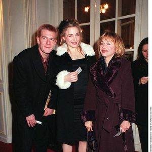 Dans Gala, Julie Depardieu évoque son rapport au deuil

Archives - Guillaume Depardieu et Julie Depardieu avec leur mère Élisabeth à Paris. RINDOFF-BORDE / BESTIMAGE