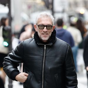 Vincent Cassel à la cérémonie en hommage à Tchéky Karyo en l'église Saint Roch à Paris le 13 novembre 2025.

Photo de Agence Bestimage