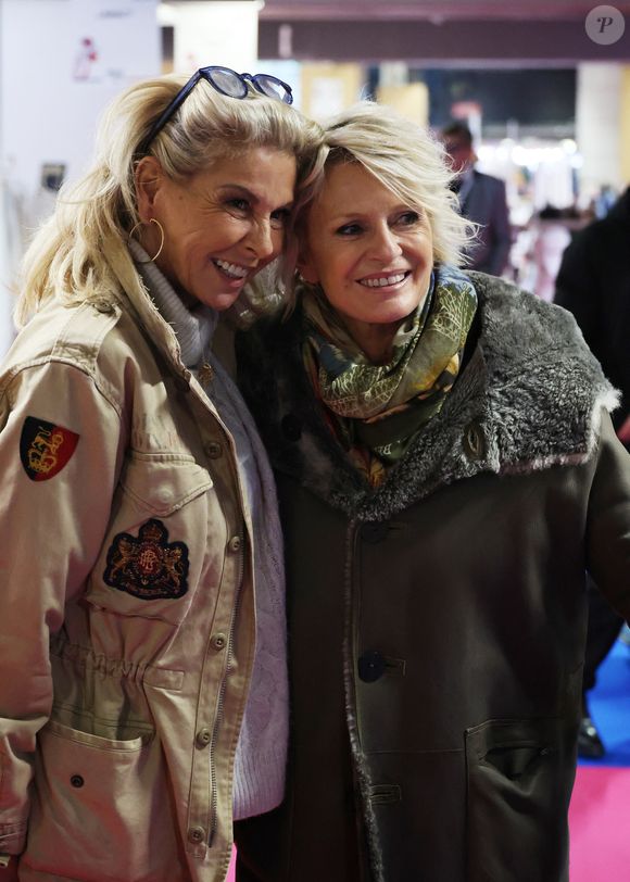 Exclusif - Caroline Margeridon et Sophie Davant - Sophie Davant anime son émission d'Europe 1 "Sophie & Les Copains" au salon Made in France à Paris le 9 novembre 2023. Agence / Bestimage