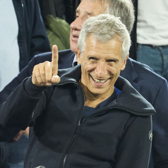 Nagui, son ex-compagnon, habite aussi à Montmartre.

Nagui - Célébrités dans les tribunes du match du groupe D de l'Euro 2024 entre l'équipe de France face à l'Autriche (1-0) à Dusseldorf en Allemagne. © Cyril Moreau/Bestimage