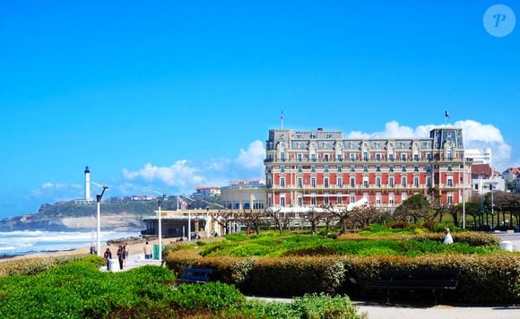 Le fameux Hôtel du Palais construit par Napoléon III dans un pur style Belle Epoque. © Olegmit1/123RF