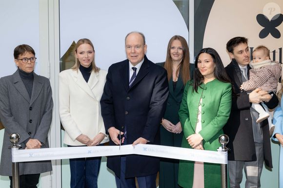 Jusqu’ici très protégées, elles ont été présentées au public dans un cadre familial et convivial. 

TT.SS.HH. Le Prince Albert II (Le prince Albert II de Monaco) et la Princesse Charlène de Monaco (La princesse Charlène de Monaco), S.A.S. la Princesse Stéphanie de Monaco (La princesse Stéphanie de Monaco), Camille Gottlieb et Louis Ducruet avec ses filles Victoire et Constance, assistent à l'inauguration des " Petites Merveilles " créées par Marie Ducruet et Élise Rouillard. Little Wonders" est un espace dédié aux enfants avec des jeux, des activités éducatives et un café situé sur le Boulevard Rainier III. © Olivier Huitel/Pool Monaco/Bestimage
