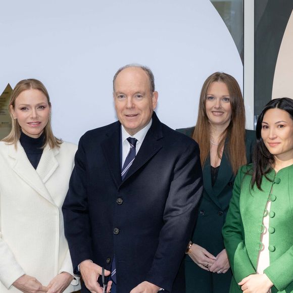 Jusqu’ici très protégées, elles ont été présentées au public dans un cadre familial et convivial. 

TT.SS.HH. Le Prince Albert II (Le prince Albert II de Monaco) et la Princesse Charlène de Monaco (La princesse Charlène de Monaco), S.A.S. la Princesse Stéphanie de Monaco (La princesse Stéphanie de Monaco), Camille Gottlieb et Louis Ducruet avec ses filles Victoire et Constance, assistent à l'inauguration des " Petites Merveilles " créées par Marie Ducruet et Élise Rouillard. Little Wonders" est un espace dédié aux enfants avec des jeux, des activités éducatives et un café situé sur le Boulevard Rainier III. © Olivier Huitel/Pool Monaco/Bestimage