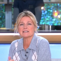 "Il sera de retour lundi prochain" : Un chroniqueur important de C à Vous absent toute la semaine, annonce Anne-Elisabeth Lemoine