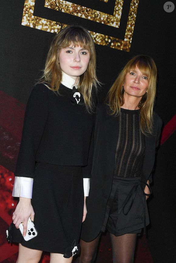 Mitty Hazanavicius et Axelle Laffont assistent au défilé Shiatzy Chen Womenswear Fall/Winter 2025-2026 dans le cadre de la semaine de la mode à Paris, France, le 10 mars 2025. Photo Aurore Marechal/Abaca