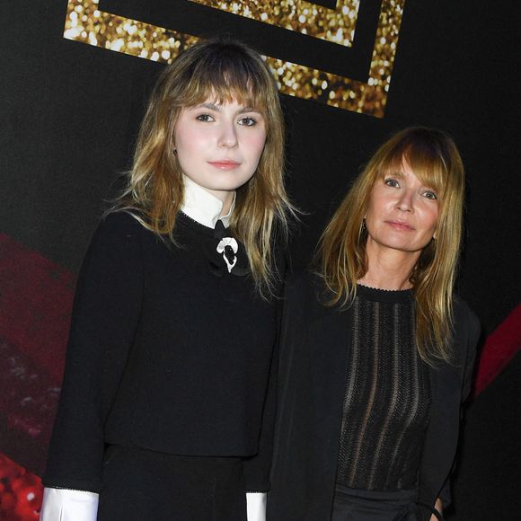 Mitty Hazanavicius et Axelle Laffont assistent au défilé Shiatzy Chen Womenswear Fall/Winter 2025-2026 dans le cadre de la semaine de la mode à Paris, France, le 10 mars 2025. Photo Aurore Marechal/Abaca