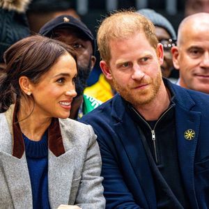 Le prince Harry, duc de Sussex et Meghan Markle, duchesse de Sussex, assistent à un match de basketball en fauteuil lors des "Invictus Games Vancouver Whistler 2025" à Vancouver, le 9 février 2025. © Backgrid USA / Bestimage